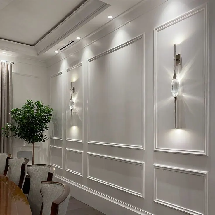 Central wall moldings installation